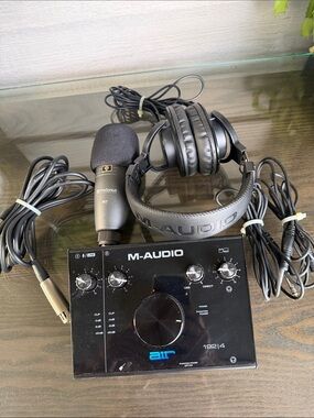 M-Audio 192/4 USB Audio Interface with Headphones and Microphone - Black